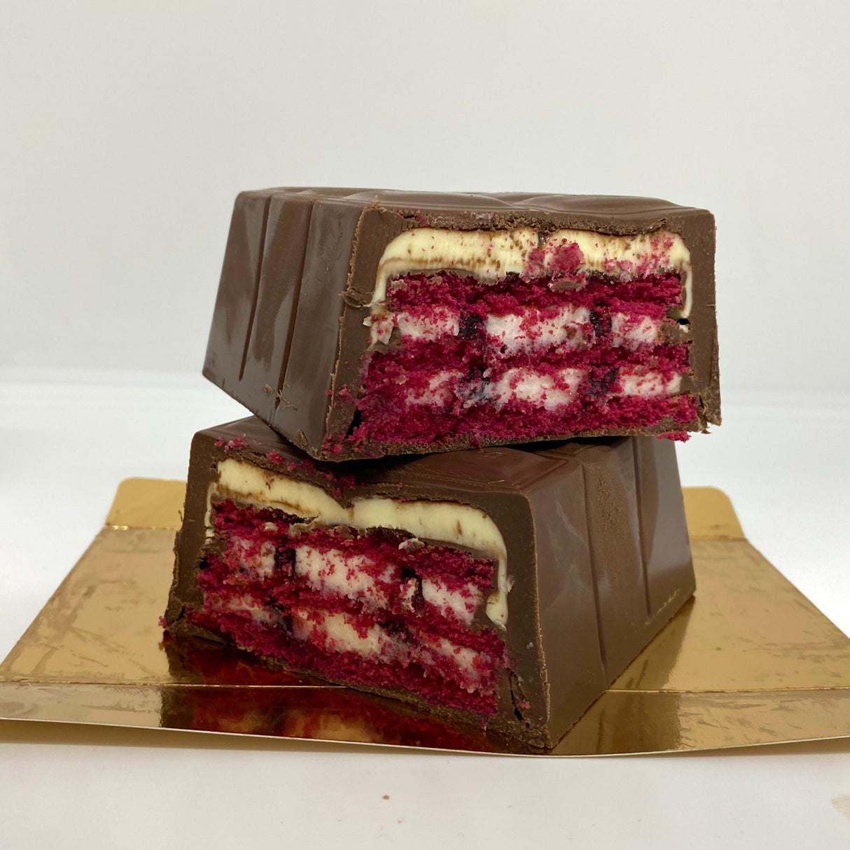 Ulker Chocolate Cake Bar with Mixed Berry Filling (Cikolatali Yas Pasta)