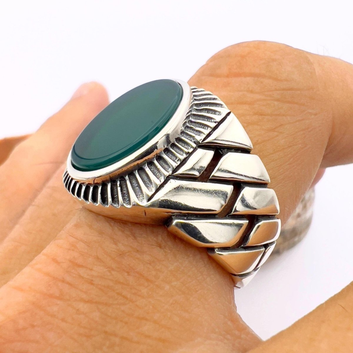 Green Oval Agate Stone Men's Silver Ring - TryAladdin