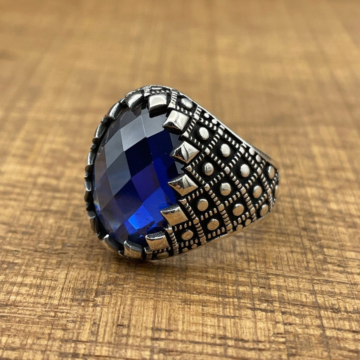 Handmade Men's Oval Blue Zircon Silver Ring - TryAladdin