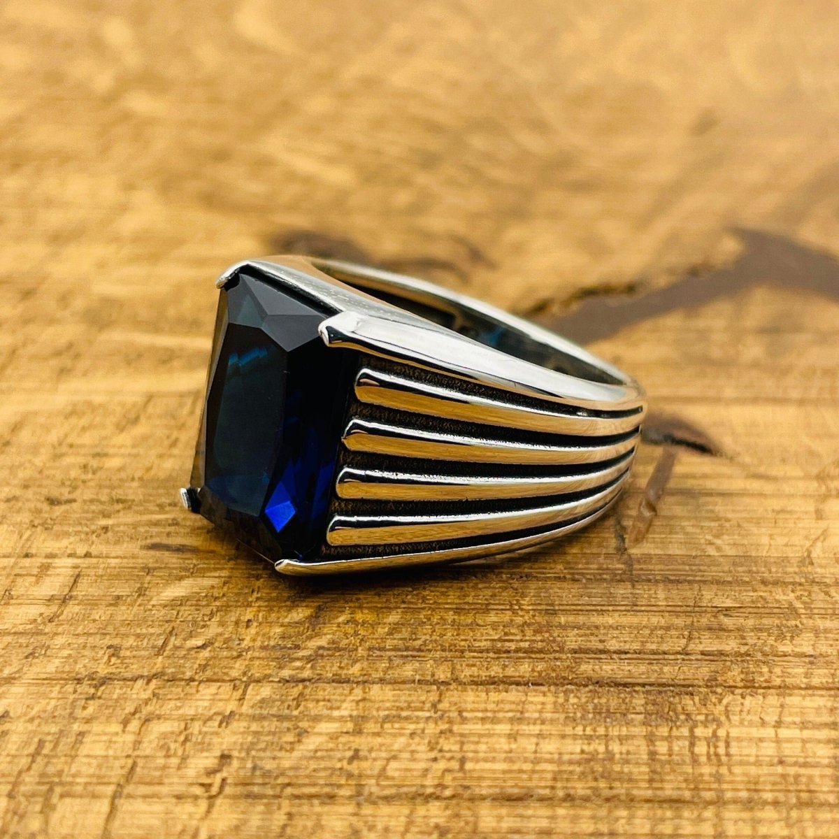 Men's Blue Sapphire Stone Silver Ring - TryAladdin