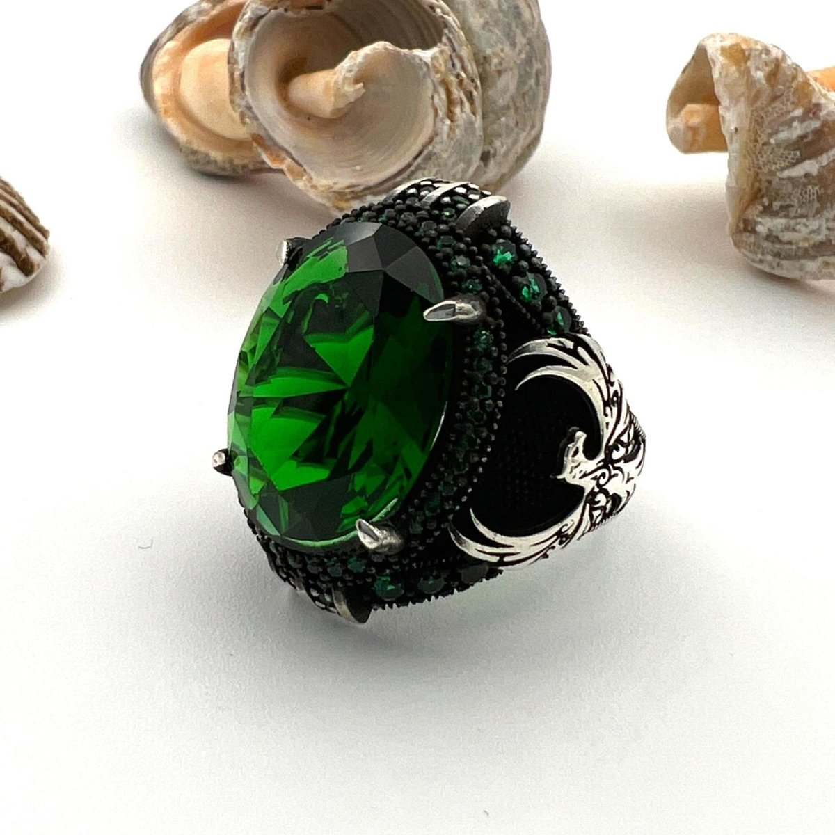 Men's Emerald Eagle Ring - TryAladdin