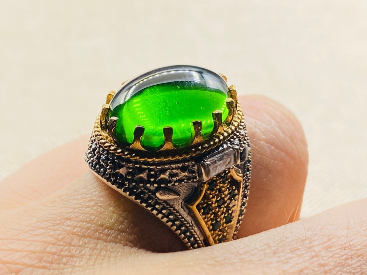 Men's Emerald Stone Green 925 Sterling Silver Ring - TryAladdin