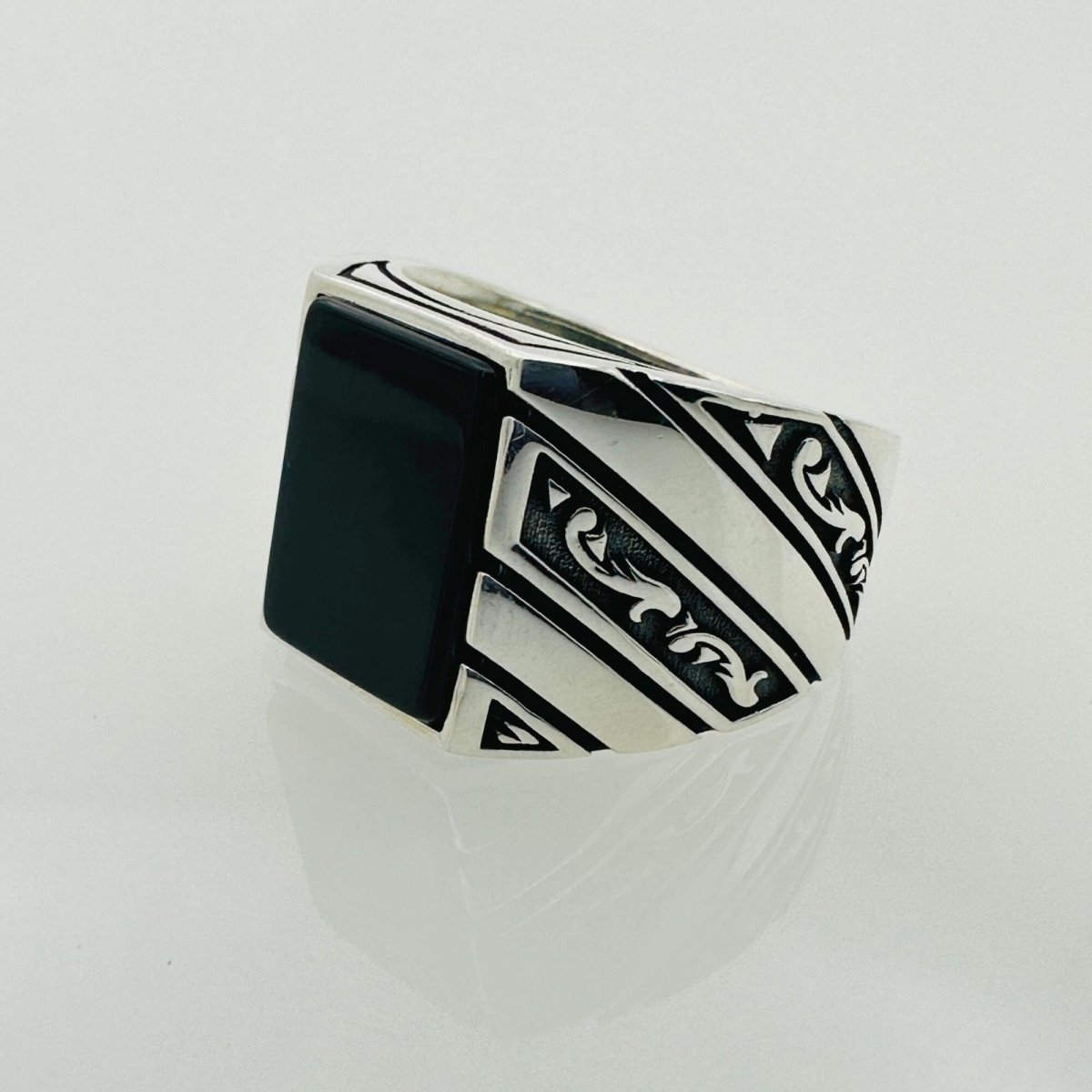 Men's Green Aqeeq Square Sterling Silver Gemstone Ring - TryAladdin