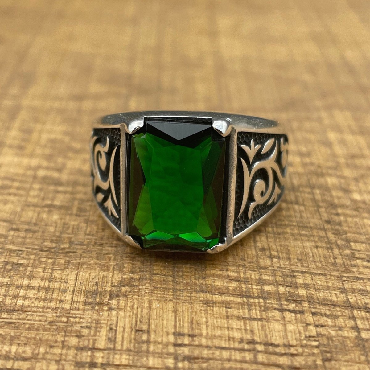 Men's Green Emerald Stone Silver Ring - TryAladdin