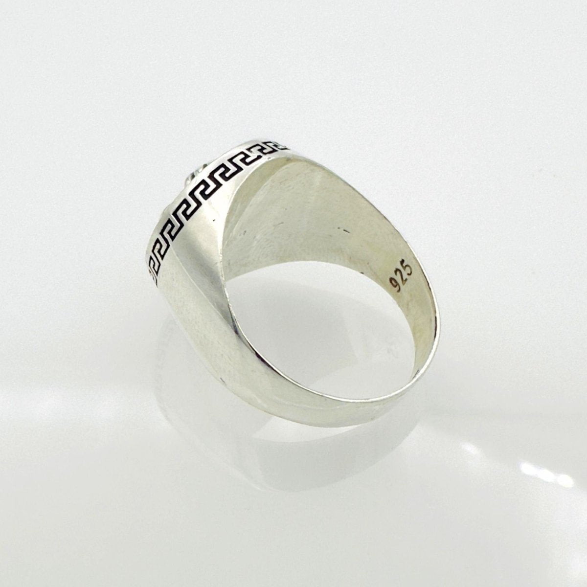 Men's Hands Design Silver Ring - TryAladdin