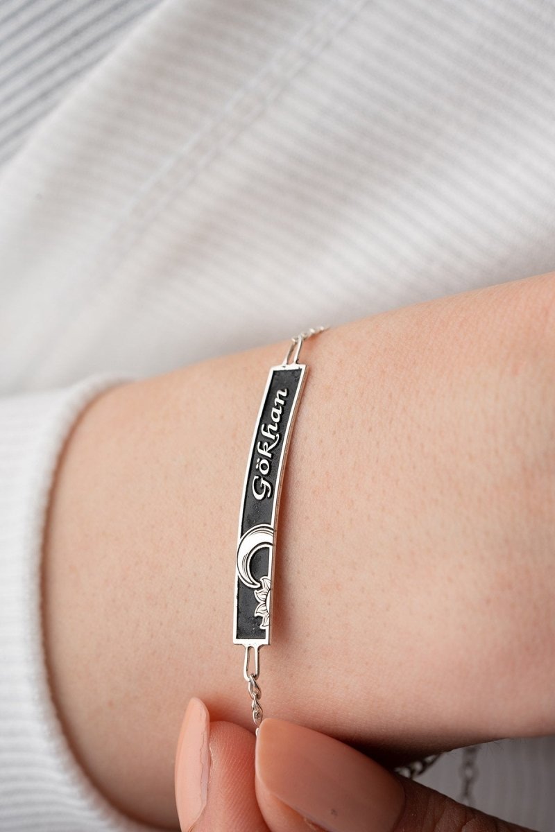 Nereze | Moon and Sun Harmony Personalized Couple Name Bracelet (2 Pieces) - TryAladdin