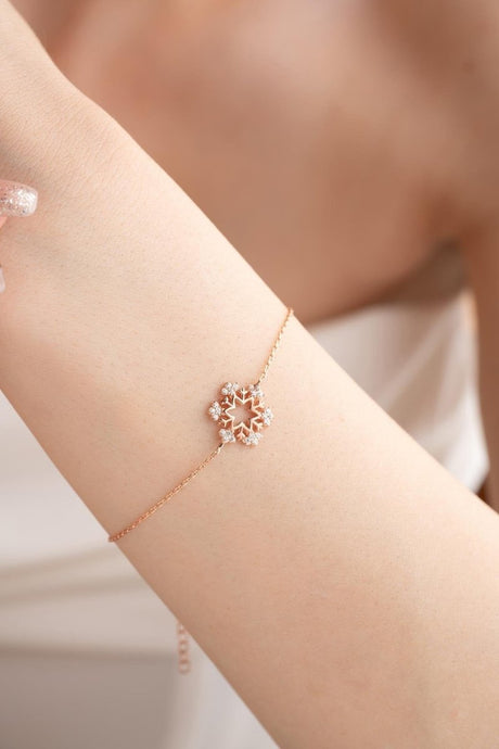 Nereze | Rose Snowflake Design Bracelet - TryAladdin