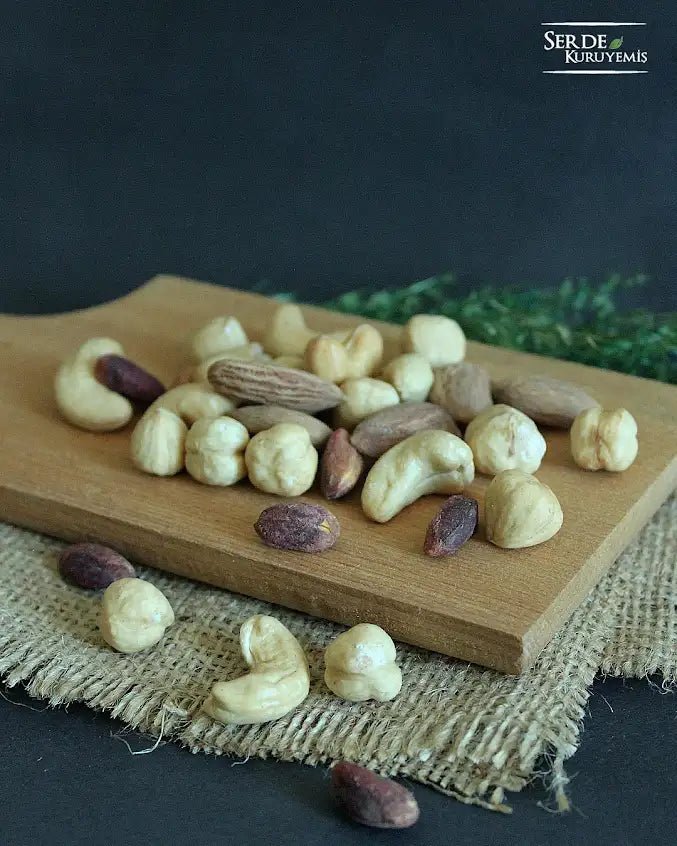 Serde | Premium Mixed Nuts (Almond, Hazelnut, Unshelled Pistachio, Cashew) - TryAladdin