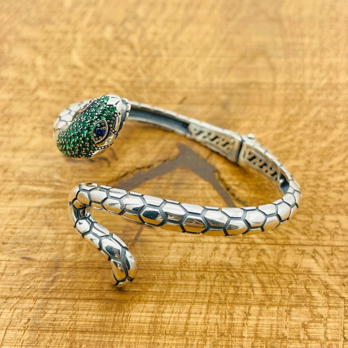 Women’s Emerald Snake Bracelet - TryAladdin