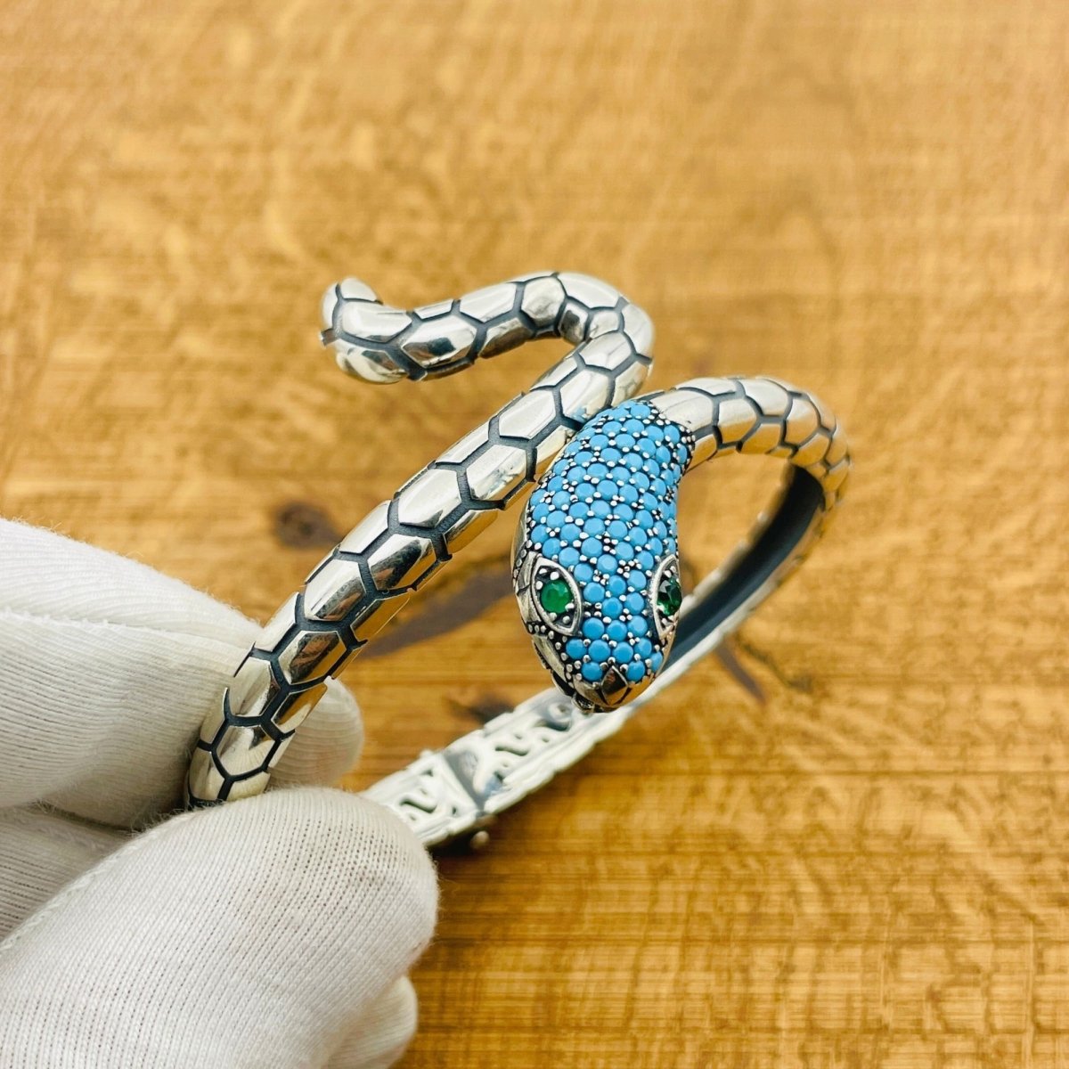 Women’s Turquoise Snake Bracelet - TryAladdin